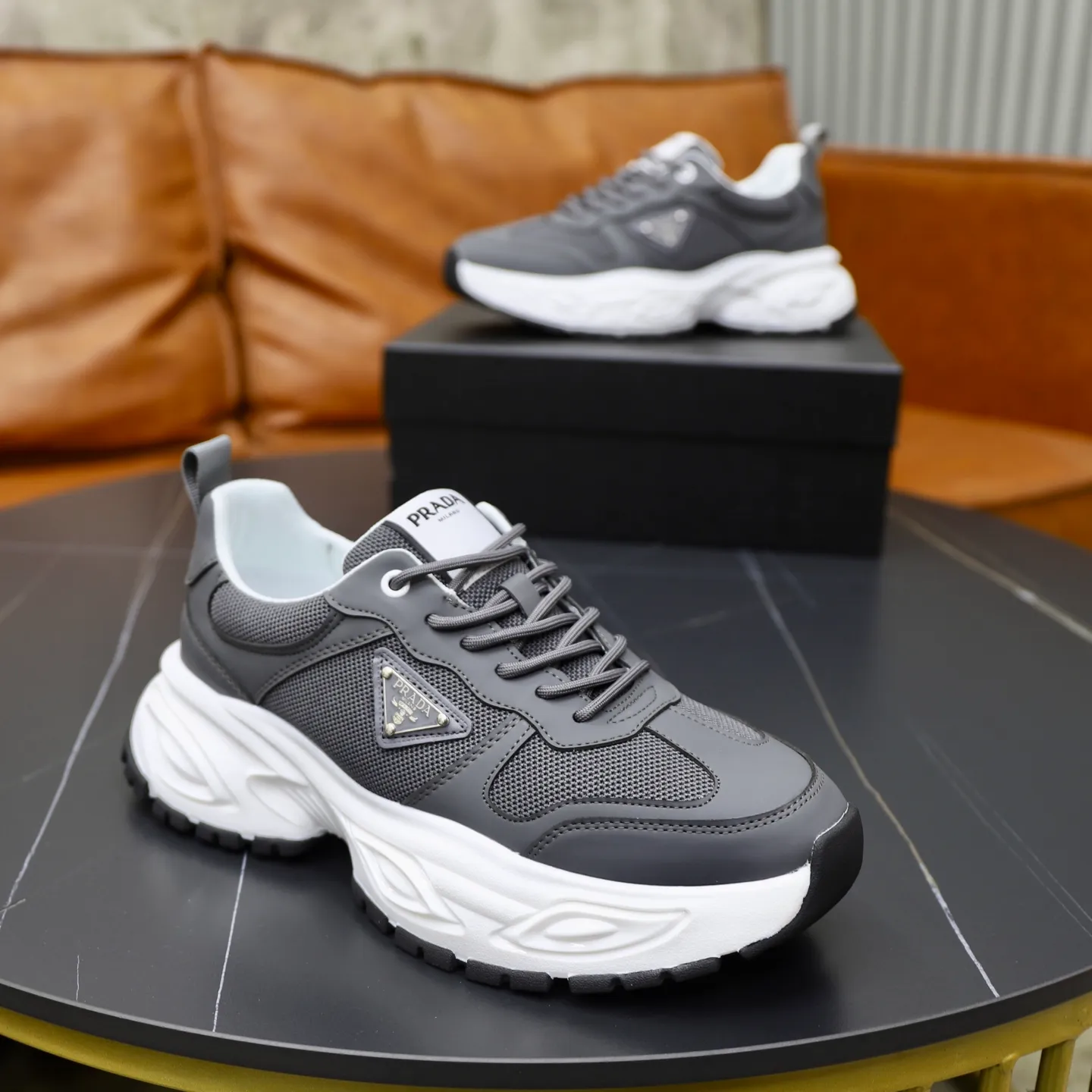 Ex-factory price: 462💰🙅‍♂️🙅‍♂️🙅‍♂️ Brand: PRADA Standard code: 38-44 (45 customized) Grade: Same as the official website Material: Original material splicing Comfortable and breathable lining Lightweight and wear-resistant sports outsole Style category: Men's fashionable casual shoes Running sneakers Distinguished luxury brand elements Top luxury Color: actual picture color